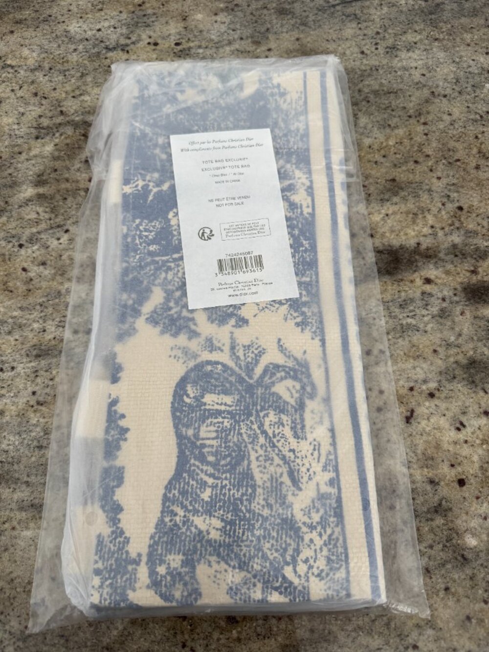 Christian Dior Blue Beige Straw Tote. The perfect beach bag! - Picture 7 of 8